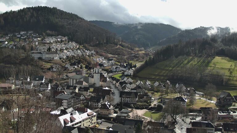 Dieses Bild zeigt eine Webcam-Aufnahme von Ottenhöfen, aufgenommen am Dienstag, den 17.02.2026 um 13:50 Uhr