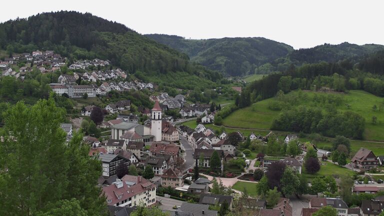 Dieses Bild zeigt eine Webcam-Aufnahme von Ottenhöfen, aufgenommen am Montag, den 04.05.2026 um 10:10 Uhr