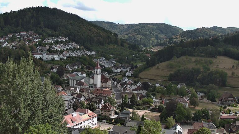 Dieses Bild zeigt eine Webcam-Aufnahme von Ottenhöfen, aufgenommen am Samstag, den 22.08.2026 um 16:10 Uhr