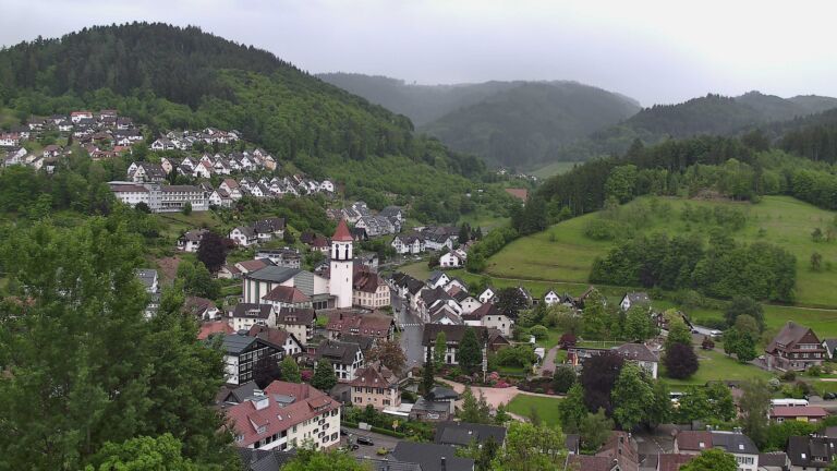 Dieses Bild zeigt eine Webcam-Aufnahme von Ottenhöfen, aufgenommen am Montag, den 18.05.2026 um 14:40 Uhr