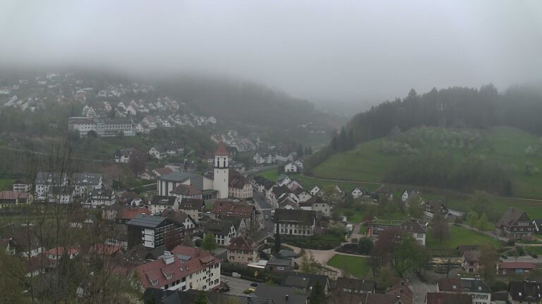 Dieses Bild zeigt eine Webcam-Aufnahme von Ottenhöfen, aufgenommen am Montag, den 13.04.2026 um 16:00 Uhr