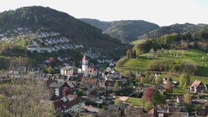 Dieses Bild zeigt eine Webcam-Aufnahme von Ottenhöfen, aufgenommen am Samstag, den 18.04.2026 um 08:30 Uhr