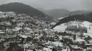 Dieses Bild zeigt eine Webcam-Aufnahme von Ottenhöfen, aufgenommen am Donnerstag, den 08.01.2026 um 15:50 Uhr