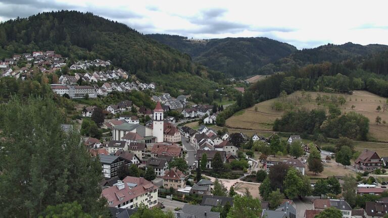Dieses Bild zeigt eine Webcam-Aufnahme von Ottenhöfen, aufgenommen am Dienstag, den 18.08.2026 um 12:20 Uhr