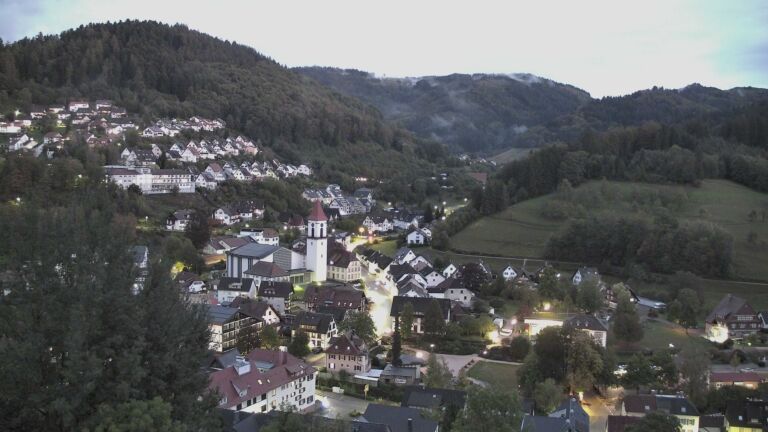 Dieses Bild zeigt eine Webcam-Aufnahme von Ottenhöfen, aufgenommen am Donnerstag, den 08.10.2026 um 19:20 Uhr