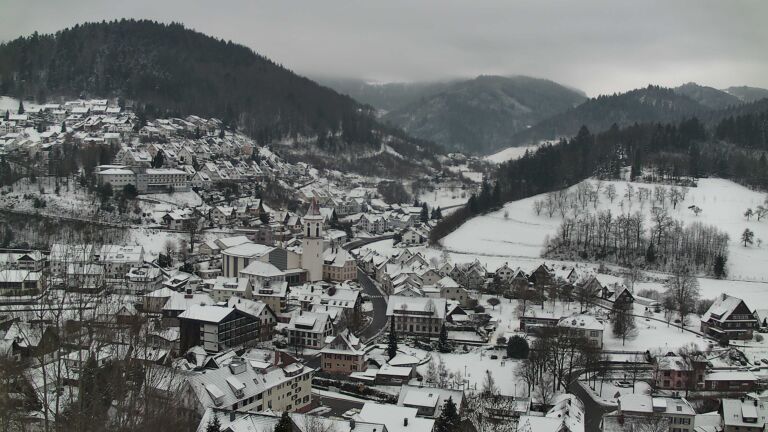 Dieses Bild zeigt eine Webcam-Aufnahme von Ottenhöfen, aufgenommen am Dienstag, den 06.01.2026 um 15:50 Uhr