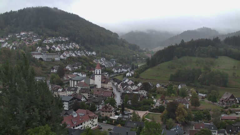 Dieses Bild zeigt eine Webcam-Aufnahme von Ottenhöfen, aufgenommen am Donnerstag, den 01.10.2026 um 17:50 Uhr