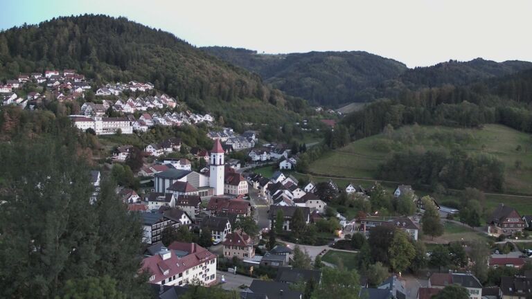 Dieses Bild zeigt eine Webcam-Aufnahme von Ottenhöfen, aufgenommen am Freitag, den 18.09.2026 um 19:50 Uhr