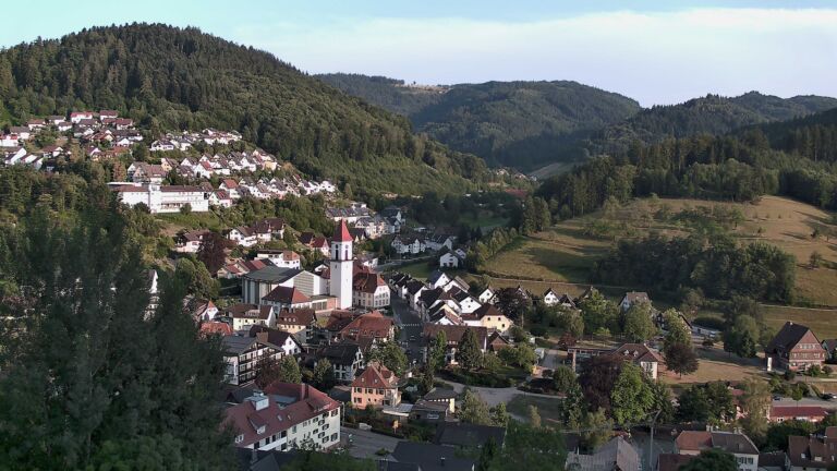 Dieses Bild zeigt eine Webcam-Aufnahme von Ottenhöfen, aufgenommen am Samstag, den 18.07.2026 um 20:00 Uhr