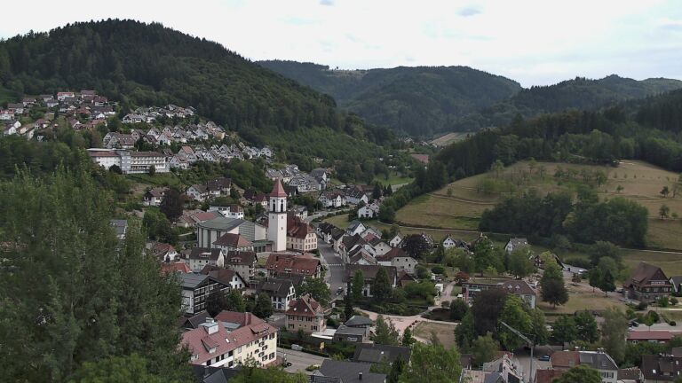 Dieses Bild zeigt eine Webcam-Aufnahme von Ottenhöfen, aufgenommen am Montag, den 03.08.2026 um 16:30 Uhr
