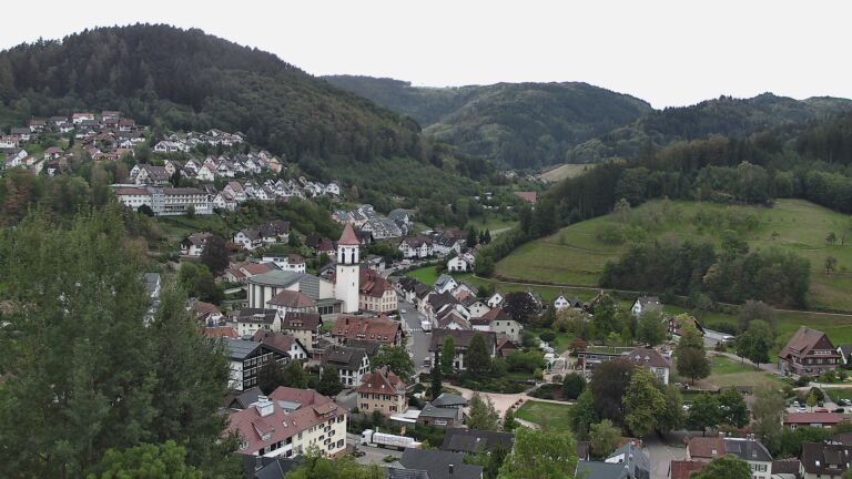 Dieses Bild zeigt eine Webcam-Aufnahme von Ottenhöfen, aufgenommen am Freitag, den 18.09.2026 um 08:30 Uhr