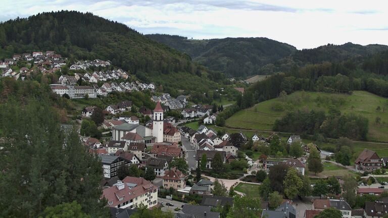 Dieses Bild zeigt eine Webcam-Aufnahme von Ottenhöfen, aufgenommen am Sonntag, den 20.09.2026 um 17:30 Uhr