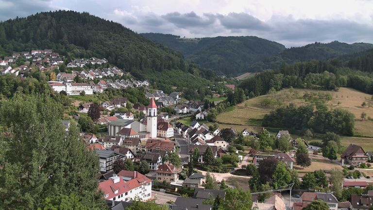 Dieses Bild zeigt eine Webcam-Aufnahme von Ottenhöfen, aufgenommen am Mittwoch, den 15.07.2026 um 18:10 Uhr