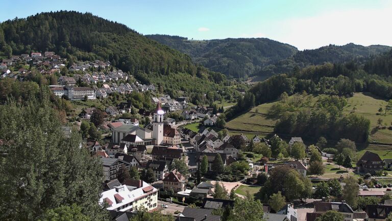 Dieses Bild zeigt eine Webcam-Aufnahme von Ottenhöfen, aufgenommen am Freitag, den 11.09.2026 um 15:10 Uhr