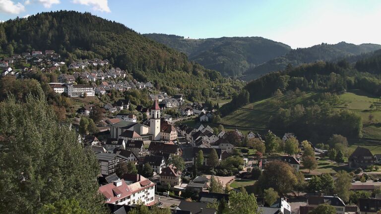 Dieses Bild zeigt eine Webcam-Aufnahme von Ottenhöfen, aufgenommen am Montag, den 05.10.2026 um 15:50 Uhr