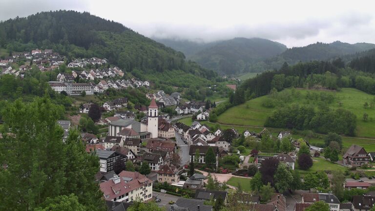 Dieses Bild zeigt eine Webcam-Aufnahme von Ottenhöfen, aufgenommen am Dienstag, den 05.05.2026 um 15:20 Uhr
