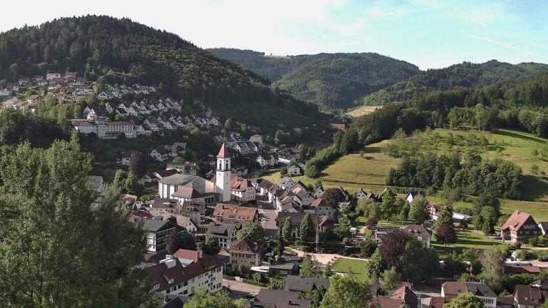 Dieses Bild zeigt eine Webcam-Aufnahme von Ottenhöfen, aufgenommen am Montag, den 08.06.2026 um 08:30 Uhr