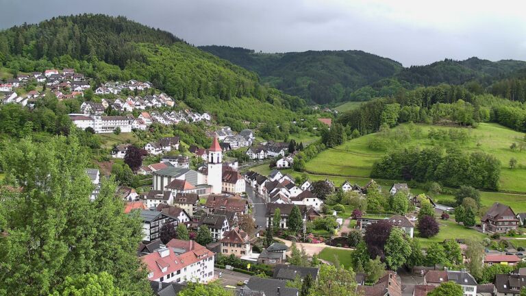 Dieses Bild zeigt eine Webcam-Aufnahme von Ottenhöfen, aufgenommen am Donnerstag, den 14.05.2026 um 18:30 Uhr