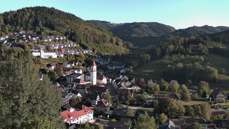 Dieses Bild zeigt eine Webcam-Aufnahme von Ottenhöfen, aufgenommen am Dienstag, den 22.09.2026 um 18:10 Uhr