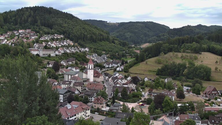 Dieses Bild zeigt eine Webcam-Aufnahme von Ottenhöfen, aufgenommen am Sonntag, den 26.07.2026 um 19:50 Uhr