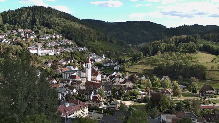 Dieses Bild zeigt eine Webcam-Aufnahme von Ottenhöfen, aufgenommen am Donnerstag, den 10.09.2026 um 17:30 Uhr