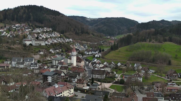 Dieses Bild zeigt eine Webcam-Aufnahme von Ottenhöfen, aufgenommen am Freitag, den 03.04.2026 um 18:40 Uhr