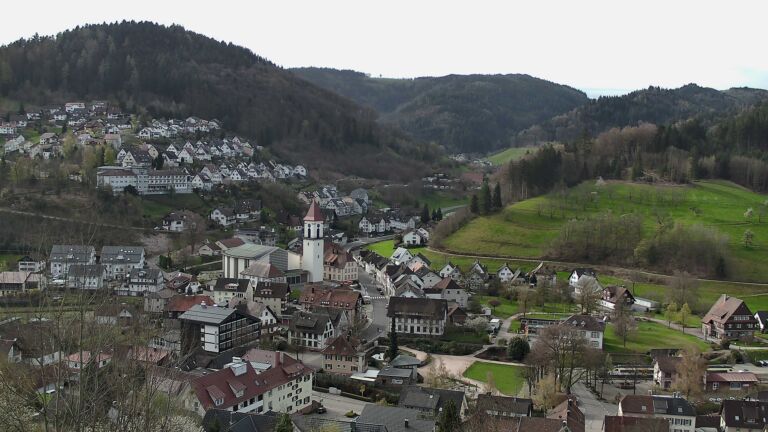 Dieses Bild zeigt eine Webcam-Aufnahme von Ottenhöfen, aufgenommen am Montag, den 06.04.2026 um 09:30 Uhr