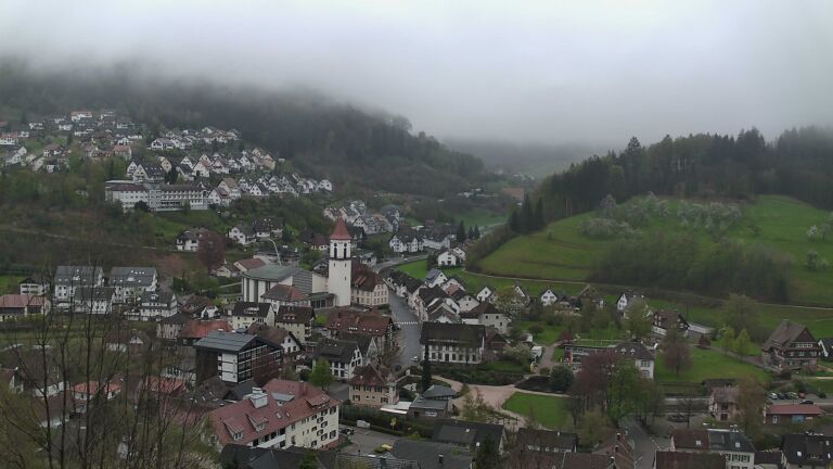 Dieses Bild zeigt eine Webcam-Aufnahme von Ottenhöfen, aufgenommen am Montag, den 13.04.2026 um 10:00 Uhr