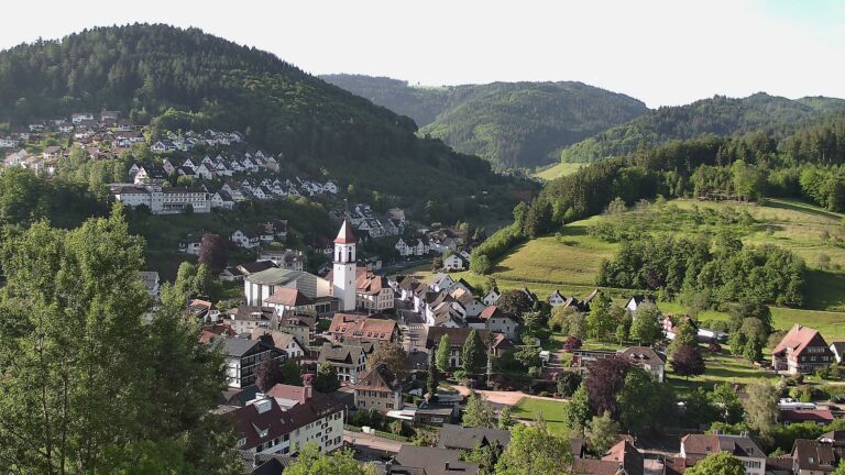 Dieses Bild zeigt eine Webcam-Aufnahme von Ottenhöfen, aufgenommen am Donnerstag, den 21.05.2026 um 08:10 Uhr