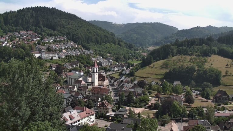 Dieses Bild zeigt eine Webcam-Aufnahme von Ottenhöfen, aufgenommen am Samstag, den 18.07.2026 um 15:50 Uhr