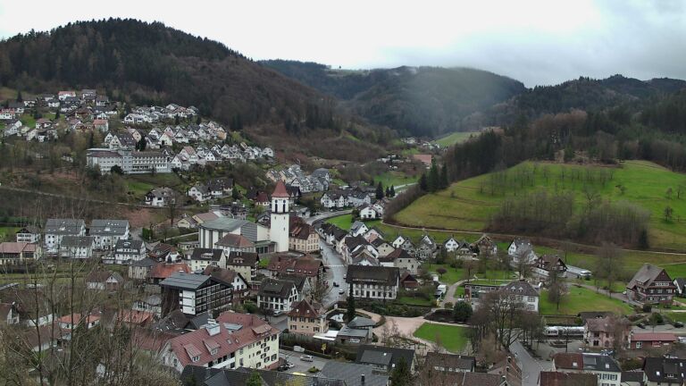 Dieses Bild zeigt eine Webcam-Aufnahme von Ottenhöfen, aufgenommen am Mittwoch, den 25.03.2026 um 16:30 Uhr