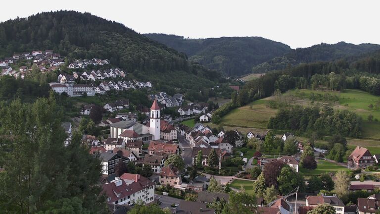 Dieses Bild zeigt eine Webcam-Aufnahme von Ottenhöfen, aufgenommen am Mittwoch, den 17.06.2026 um 07:10 Uhr