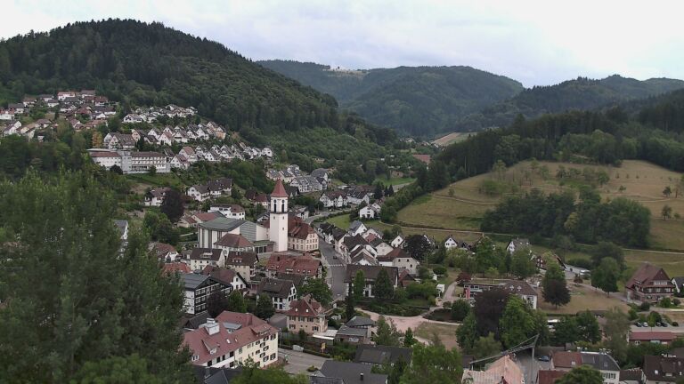 Dieses Bild zeigt eine Webcam-Aufnahme von Ottenhöfen, aufgenommen am Mittwoch, den 15.07.2026 um 17:00 Uhr