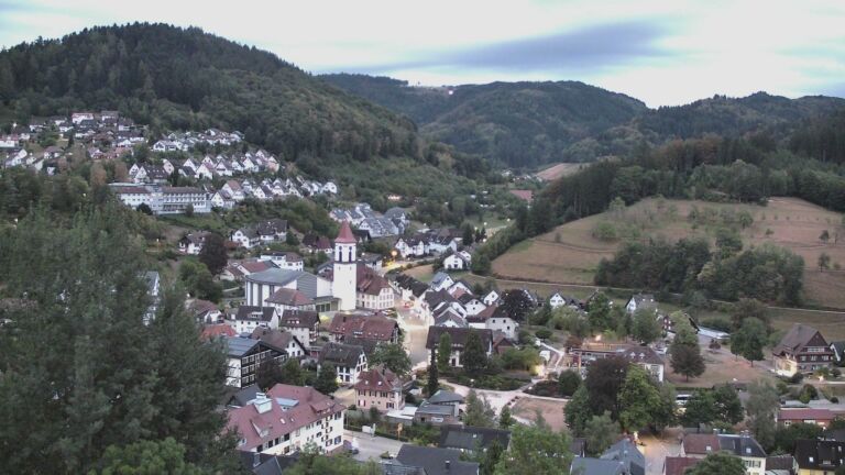 Dieses Bild zeigt eine Webcam-Aufnahme von Ottenhöfen, aufgenommen am Mittwoch, den 19.08.2026 um 06:00 Uhr