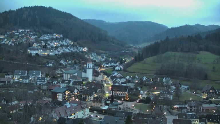 Dieses Bild zeigt eine Webcam-Aufnahme von Ottenhöfen, aufgenommen am Dienstag, den 23.12.2025 um 16:50 Uhr