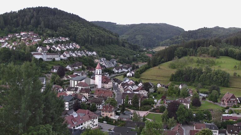 Dieses Bild zeigt eine Webcam-Aufnahme von Ottenhöfen, aufgenommen am Montag, den 08.06.2026 um 06:00 Uhr