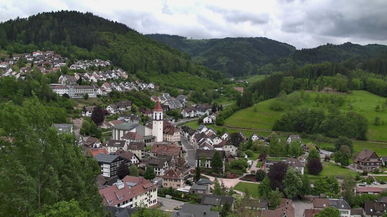 Dieses Bild zeigt eine Webcam-Aufnahme von Ottenhöfen, aufgenommen am Mittwoch, den 06.05.2026 um 14:00 Uhr