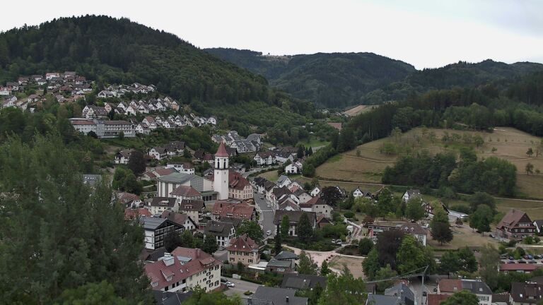 Dieses Bild zeigt eine Webcam-Aufnahme von Ottenhöfen, aufgenommen am Sonntag, den 09.08.2026 um 15:10 Uhr