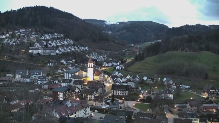Dieses Bild zeigt eine Webcam-Aufnahme von Ottenhöfen, aufgenommen am Donnerstag, den 26.03.2026 um 19:10 Uhr