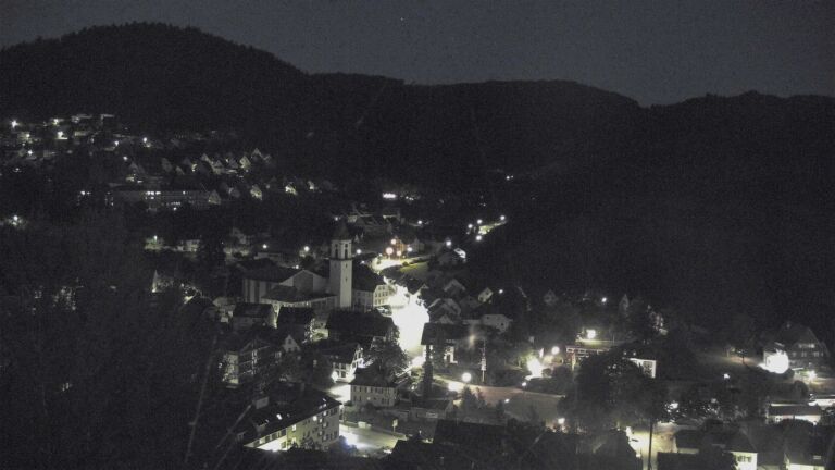 Dieses Bild zeigt eine Webcam-Aufnahme von Ottenhöfen, aufgenommen am Dienstag, den 07.07.2026 um 04:00 Uhr