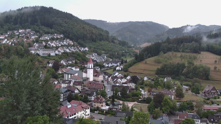 Dieses Bild zeigt eine Webcam-Aufnahme von Ottenhöfen, aufgenommen am Freitag, den 28.08.2026 um 07:00 Uhr