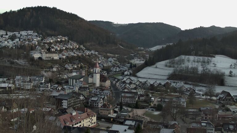 Dieses Bild zeigt eine Webcam-Aufnahme von Ottenhöfen, aufgenommen am Donnerstag, den 01.01.2026 um 15:50 Uhr