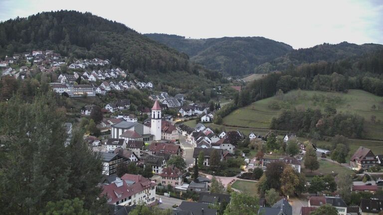 Dieses Bild zeigt eine Webcam-Aufnahme von Ottenhöfen, aufgenommen am Sonntag, den 04.10.2026 um 07:10 Uhr