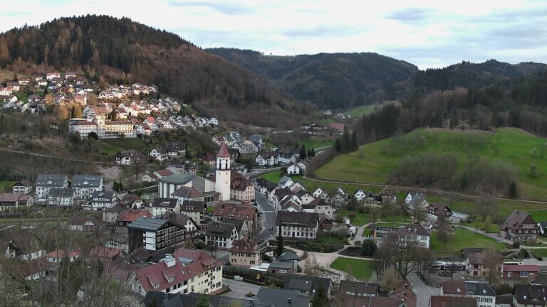 Dieses Bild zeigt eine Webcam-Aufnahme von Ottenhöfen, aufgenommen am Sonntag, den 05.04.2026 um 19:30 Uhr