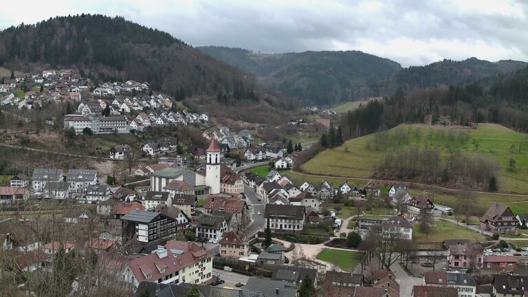 Dieses Bild zeigt eine Webcam-Aufnahme von Ottenhöfen, aufgenommen am Samstag, den 28.02.2026 um 13:10 Uhr