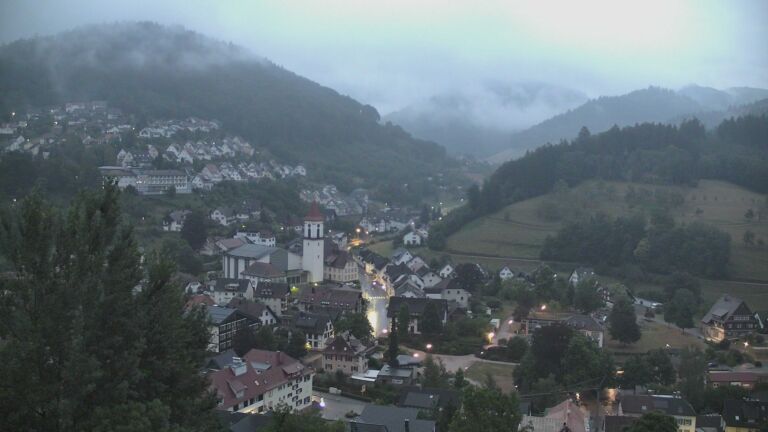 Dieses Bild zeigt eine Webcam-Aufnahme von Ottenhöfen, aufgenommen am Sonntag, den 19.07.2026 um 05:30 Uhr