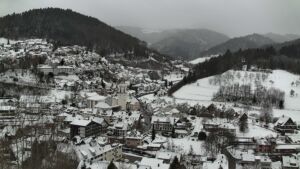 Dieses Bild zeigt eine Webcam-Aufnahme von Ottenhöfen, aufgenommen am Donnerstag, den 08.01.2026 um 11:30 Uhr