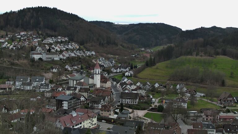 Dieses Bild zeigt eine Webcam-Aufnahme von Ottenhöfen, aufgenommen am Freitag, den 13.03.2026 um 17:00 Uhr