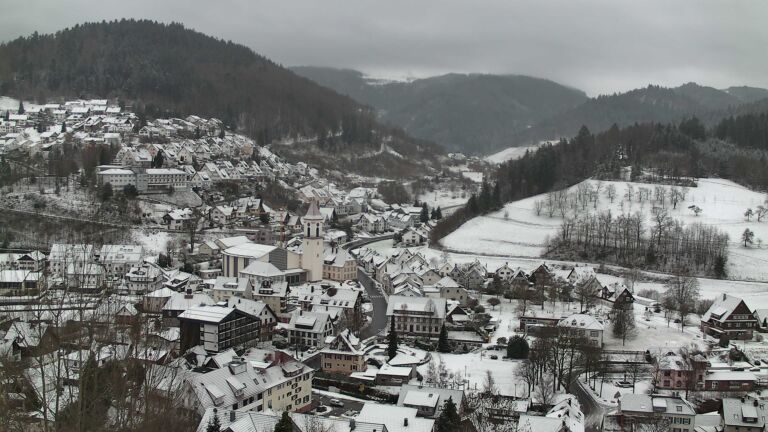 Dieses Bild zeigt eine Webcam-Aufnahme von Ottenhöfen, aufgenommen am Freitag, den 02.01.2026 um 09:50 Uhr