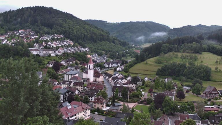Dieses Bild zeigt eine Webcam-Aufnahme von Ottenhöfen, aufgenommen am Montag, den 01.06.2026 um 05:40 Uhr